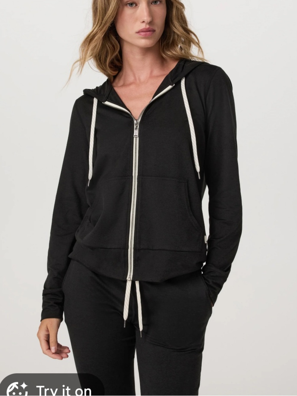 Vuori Women’s Black Halo Performance Hoodie XS